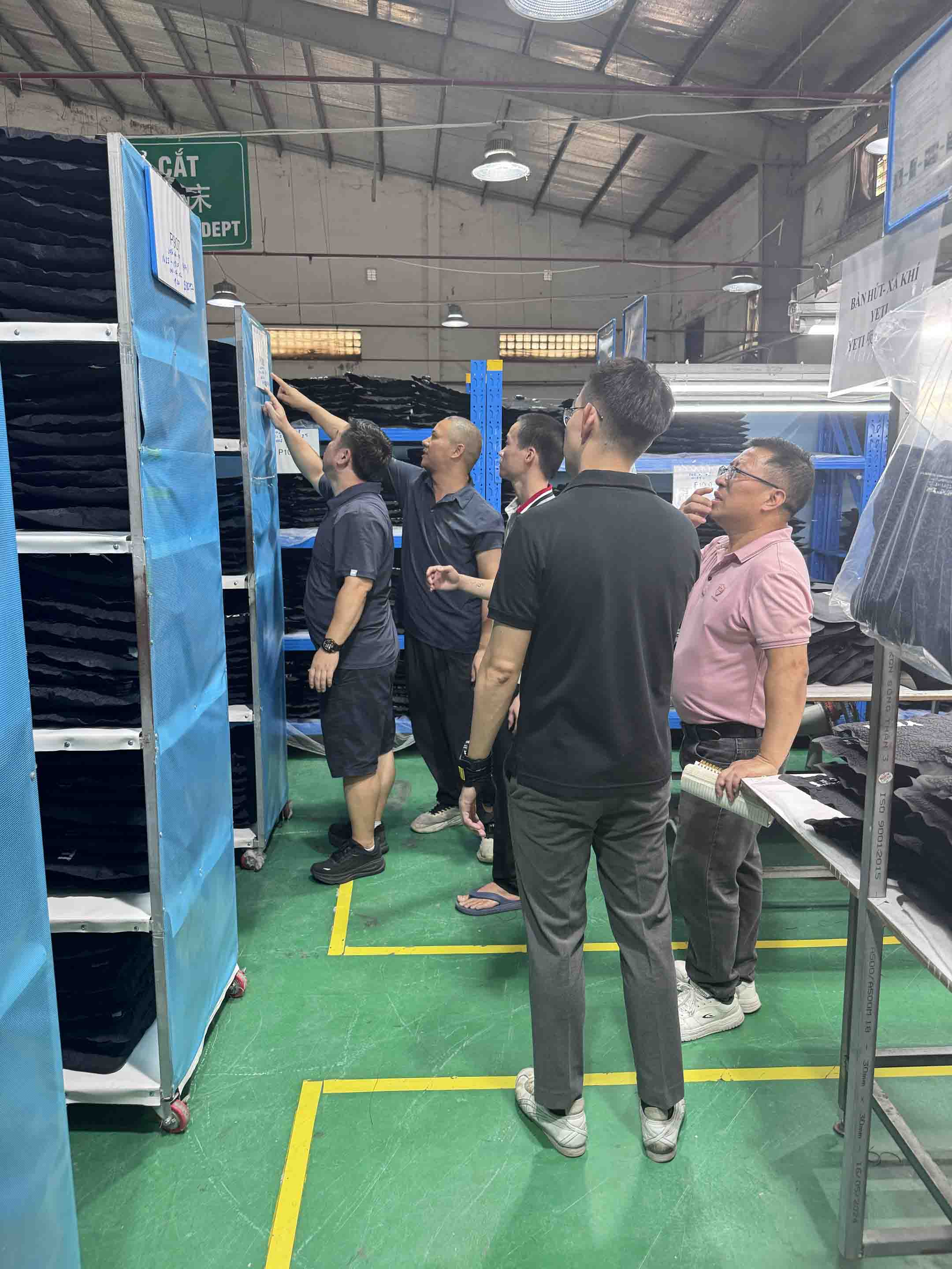 YETI besøger Sealocks Vietnam-facilitet for at gennemgå produktionen af ​​bløde køletasker